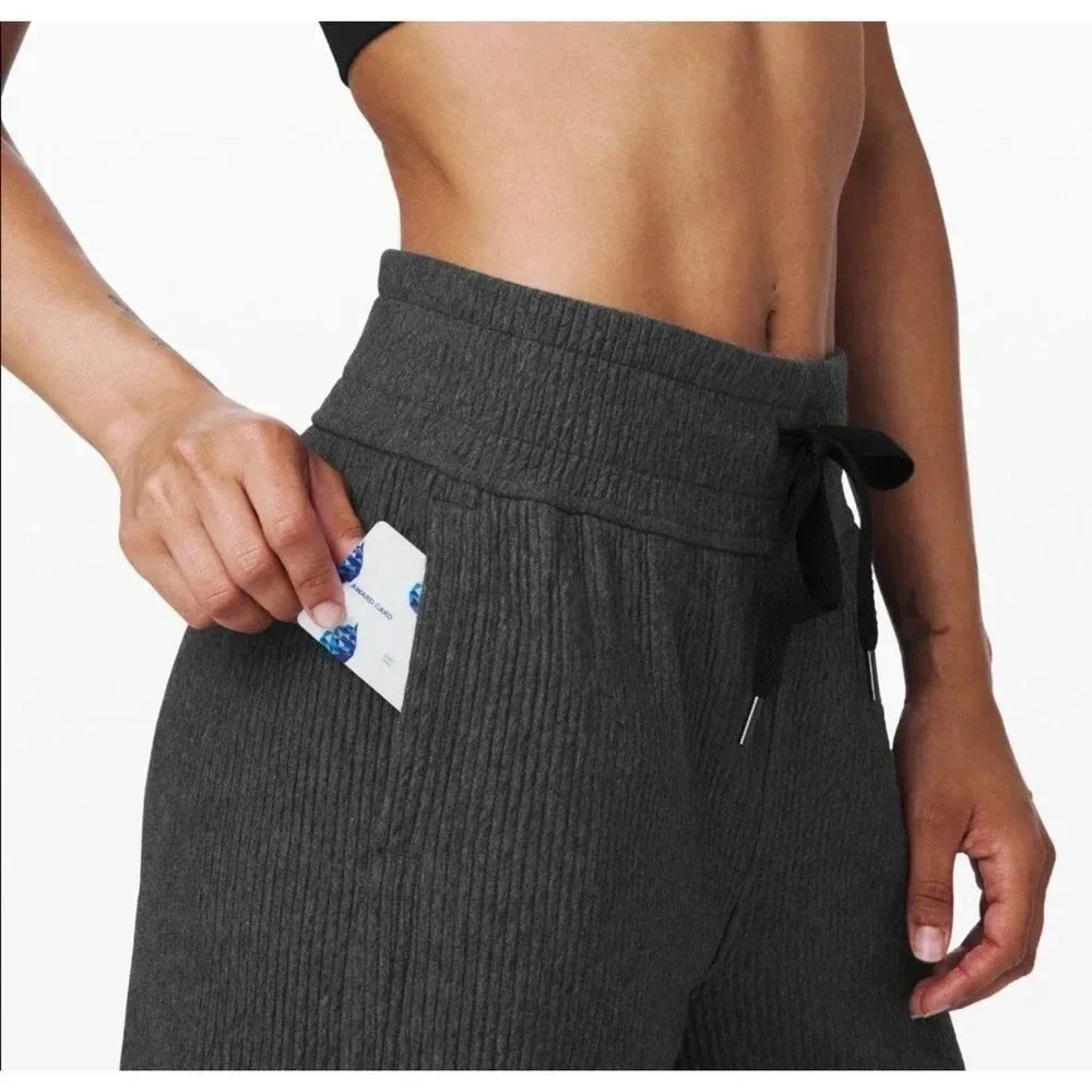 Lululemon Women's Size 4 Heathered Dark Gray Retreat Yourself Crop Pants